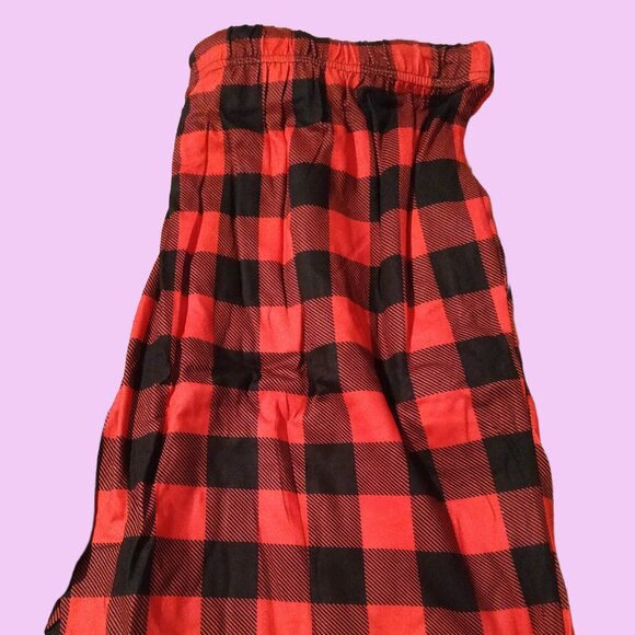 Long Sleeve Two Piece Pajamas Set - Black Shirt and Plaid Pants with Pockets - Picture 6 of 11